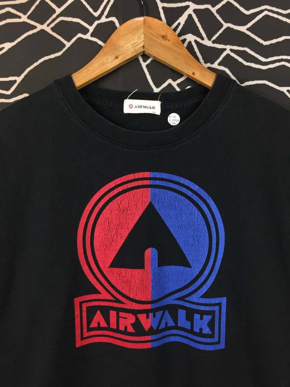 Airwalk Vtg Airwalk Skateboards Split Logo Long Sleeve Tee Size US S / EU 44-46 / 1 - 3 Thumbnail