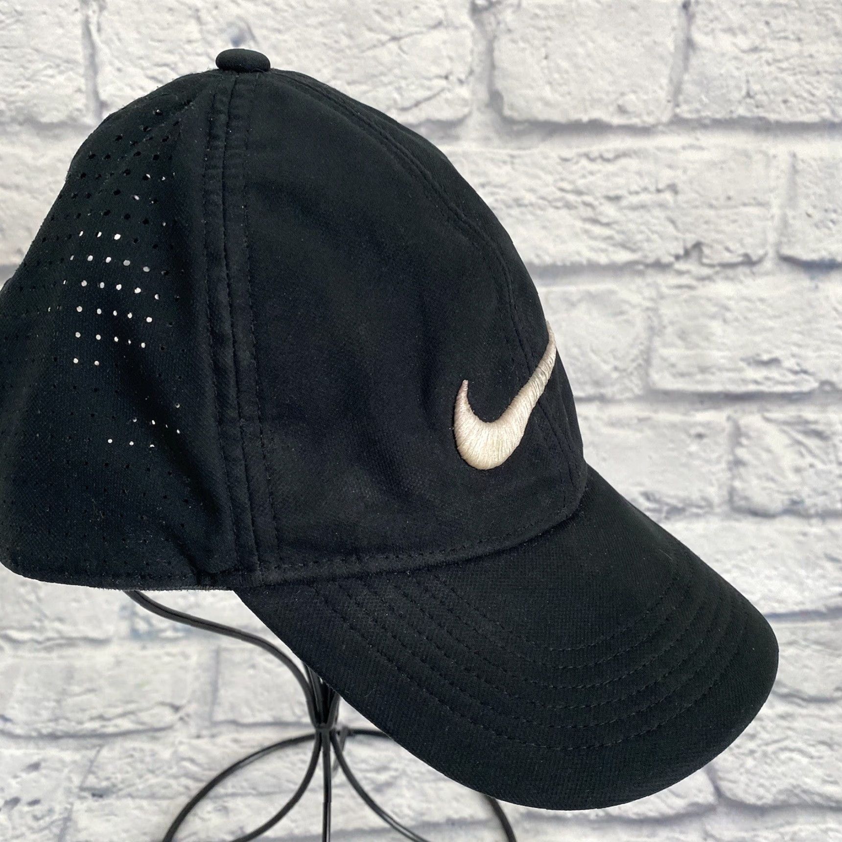 Nike Nike Baseball Golf Hat Strapback Adjustable Embroidered Swoosh Vented Black Hat Size ONE SIZE - 3 Thumbnail
