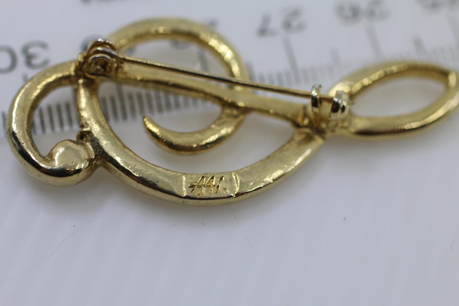 The Unbranded Brand Vintage Gold Tone Treble Clef Brooch SignedAH Music Note Pin Size ONE SIZE - 5 Thumbnail