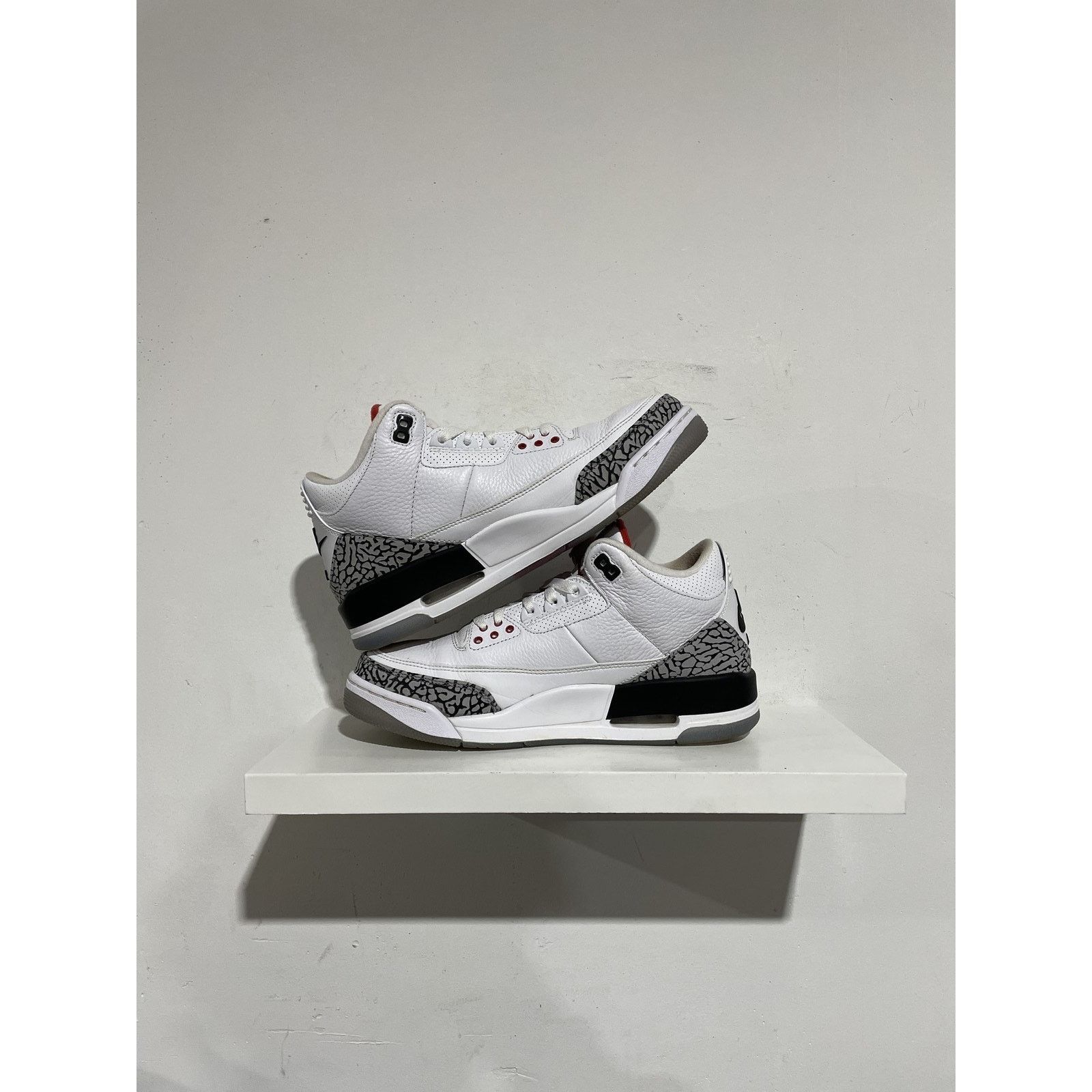 Jordan Brand JORDAN 3 RETRO FREE THROW LINE SIZE 9 PREOWNED Size US 9 / EU 42 - 2 Thumbnail