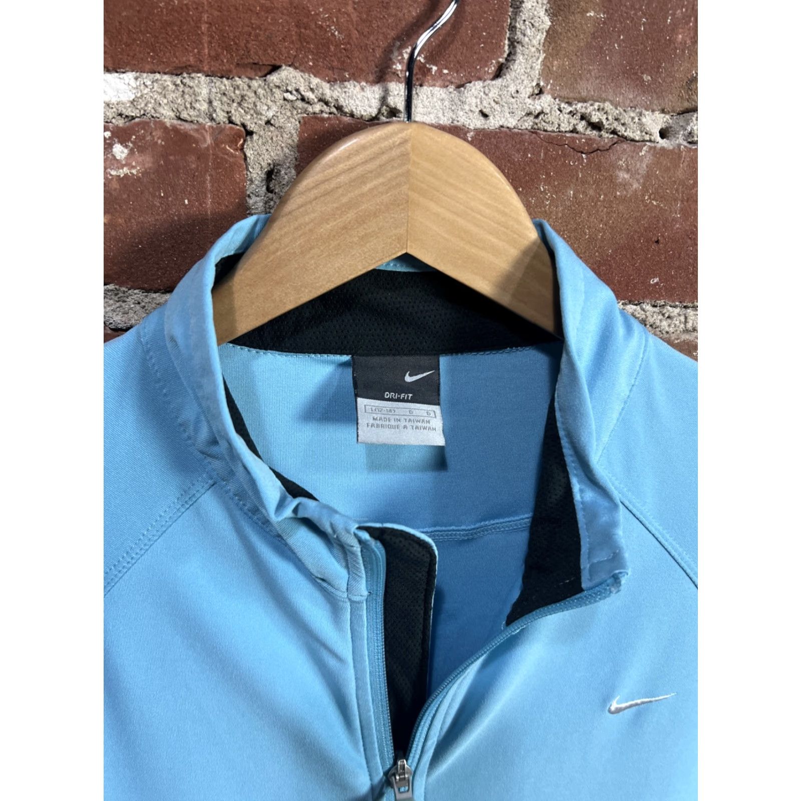 Nike VINTAGE Nike Dri-FIT Track Jacket Womens Large Blue 12-14 Full Zip Lightweight Breathable Pockets All Seasons Activewear running & jogging Size L / US 10 / IT 46 - 2 Thumbnail