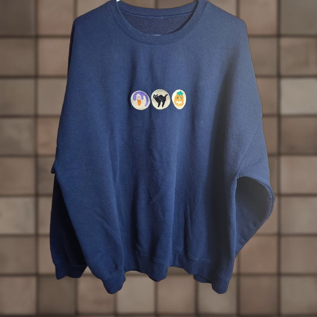 Vintage Womens |1X| Navy Halloween Embroidered Crewneck Sweatshirt Size XL / US 12-14 / IT 48-50 - 1 Thumbnail