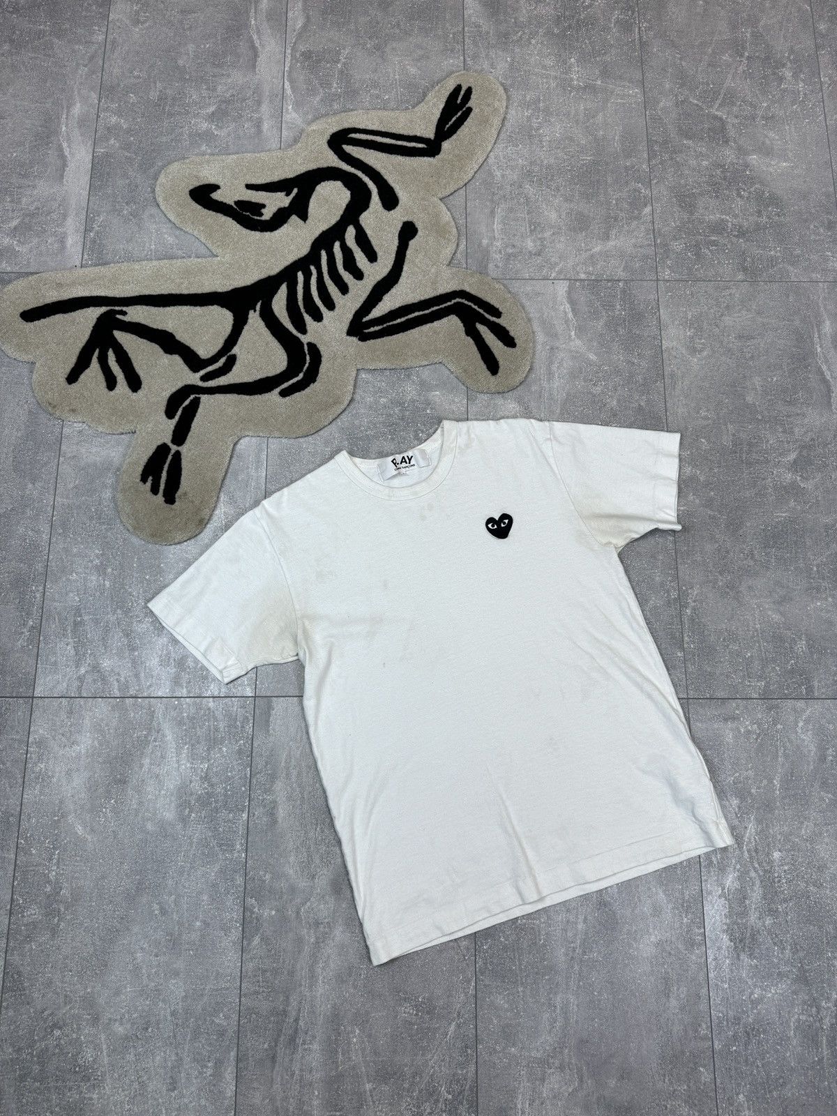 Comme des Garcons × Comme des Garcons PLAY × Japanese Brand Men’s Distressed Play Comme des Garçons T-shirt tee Japanese Size US M / EU 48-50 / 2 - 1 Thumbnail