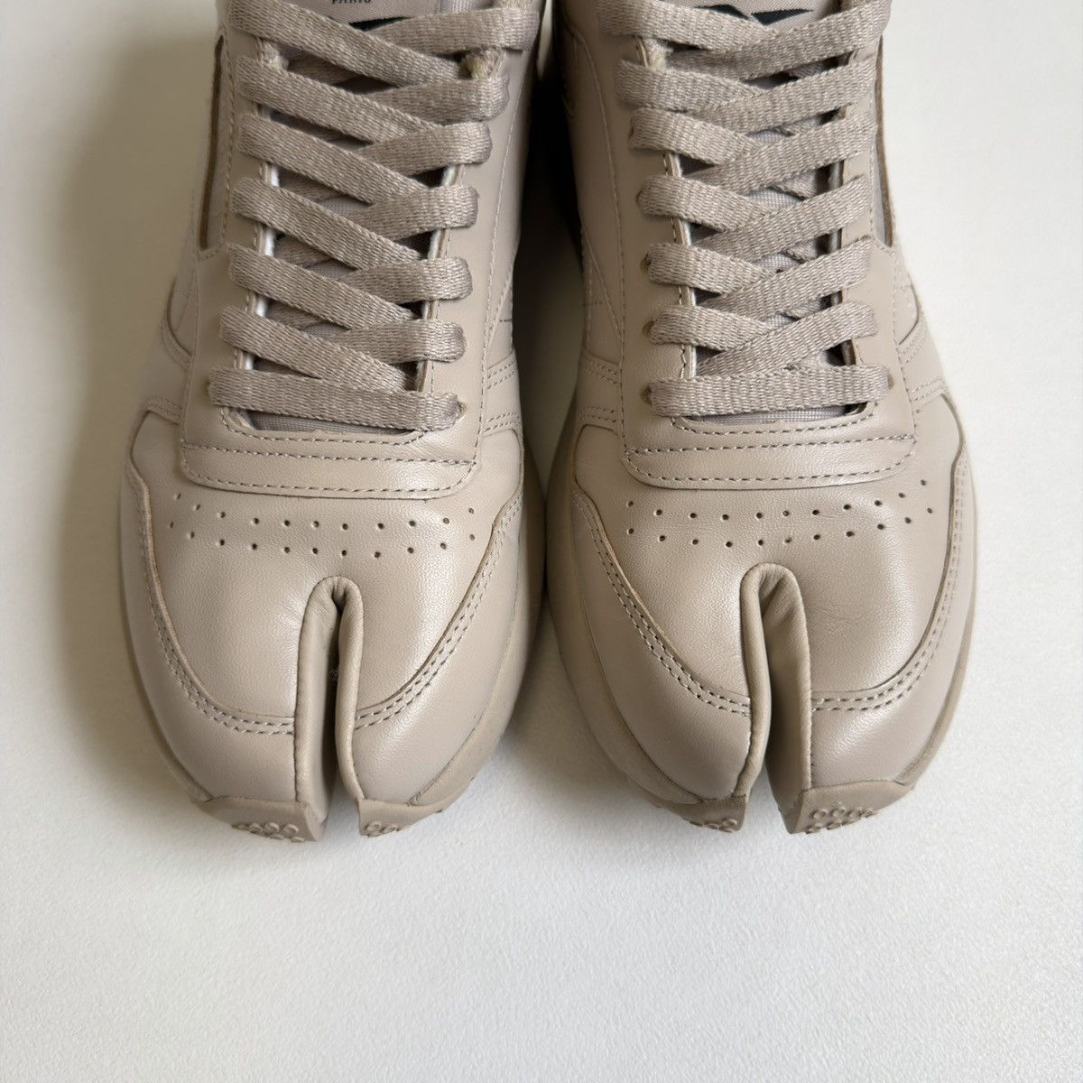 Maison Margiela × Reebok Beige Leather ‘Project 0 CL’ Tabi Sneakers Size US 9 / IT 39 - 14 Thumbnail