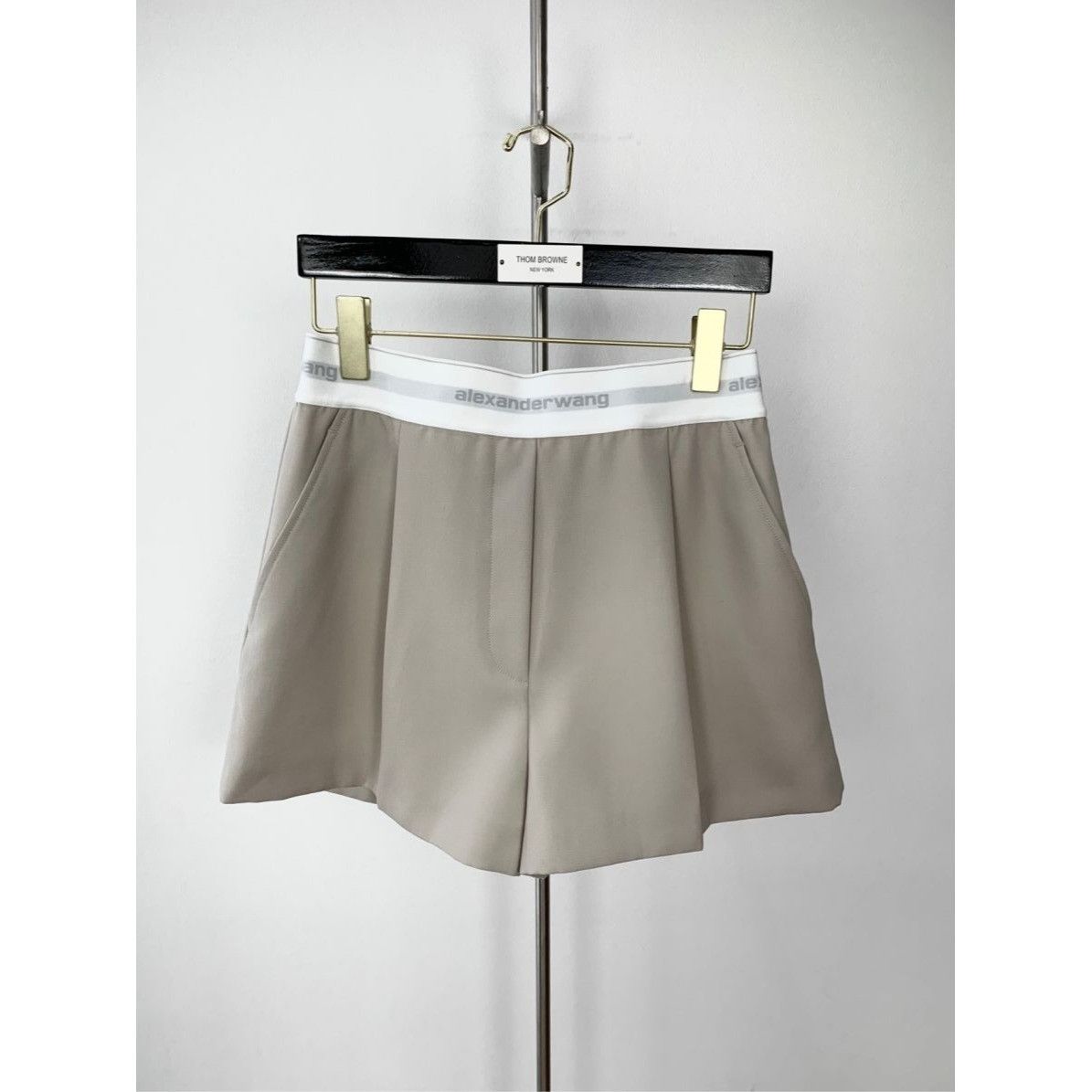 Alexander Wang Alexander Wang Beige High-Waisted Relaxed Fit Wool Blend Sho Size 32" / US 10 / IT 46 - 1 Thumbnail