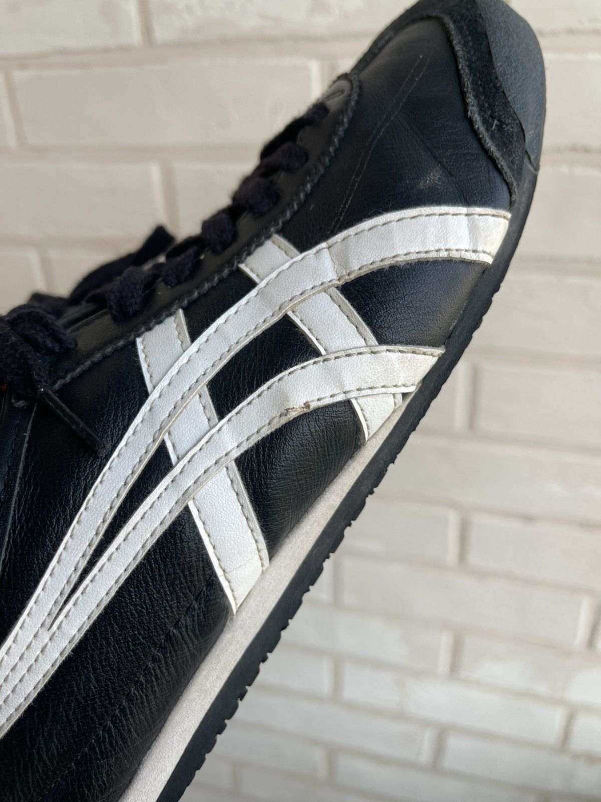 Asics Asics Tiger Onitsuka Leather Vintage Sneakers Size US 7 / EU 40 - 2 Thumbnail
