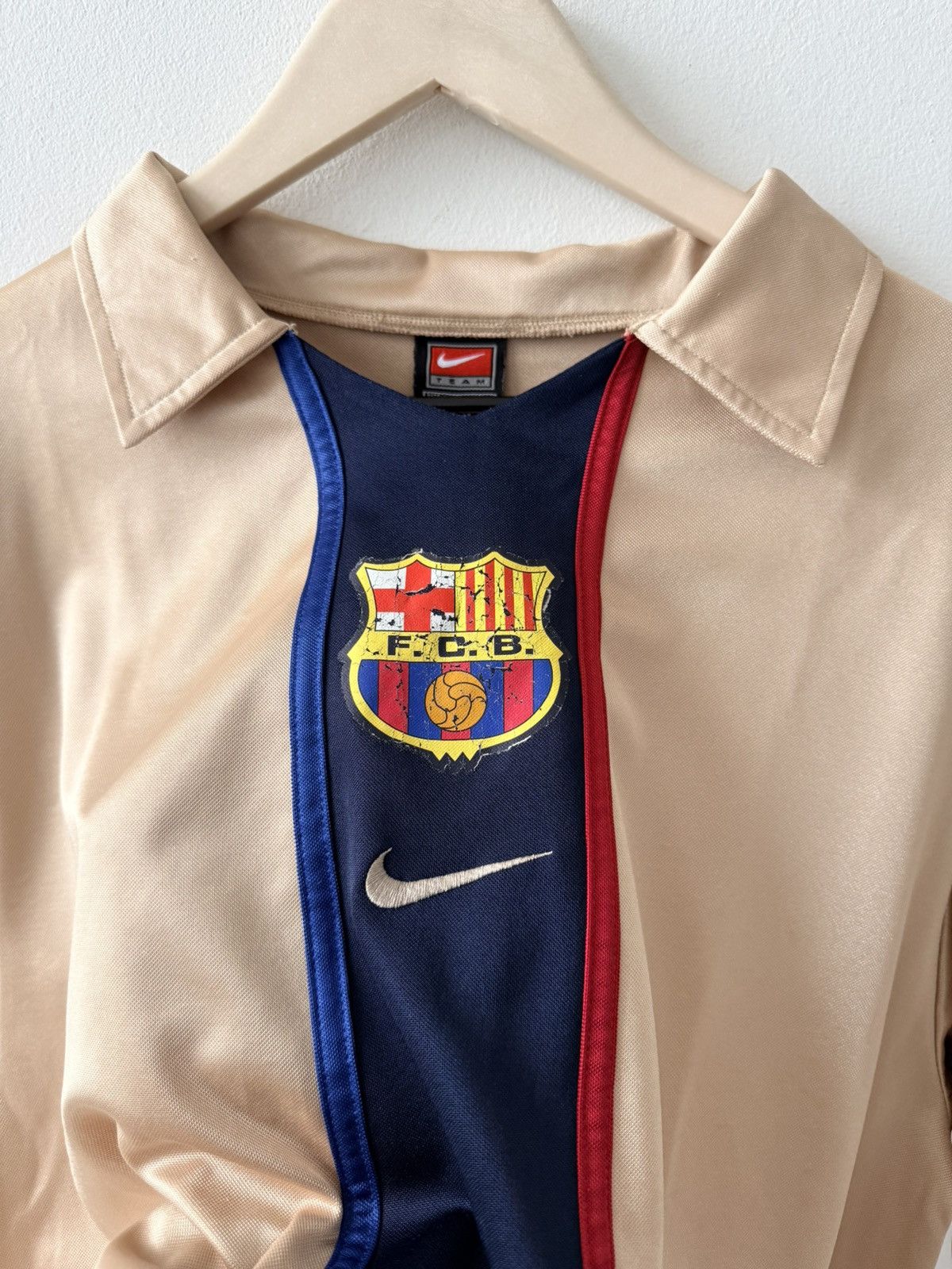 Nike Nike Team Vintage 2001 Barcelona Away Gold Soccer Jersey Size US L / EU 52-54 / 3 - 6 Thumbnail