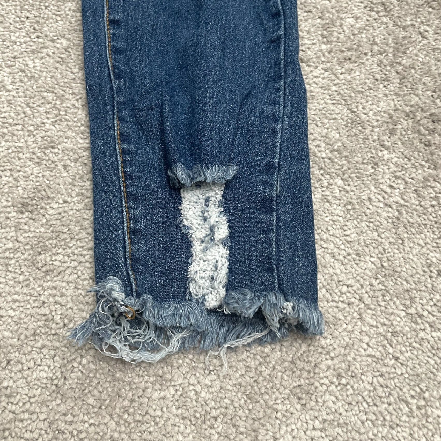 Vintage B.O.B Jeans Distressed Skinny Denim 28x26 Juniors 13/14 Blue Dark Wash High Rise Women Womens Jeans Size 34" / US 12 / IT 48 - 7 Thumbnail