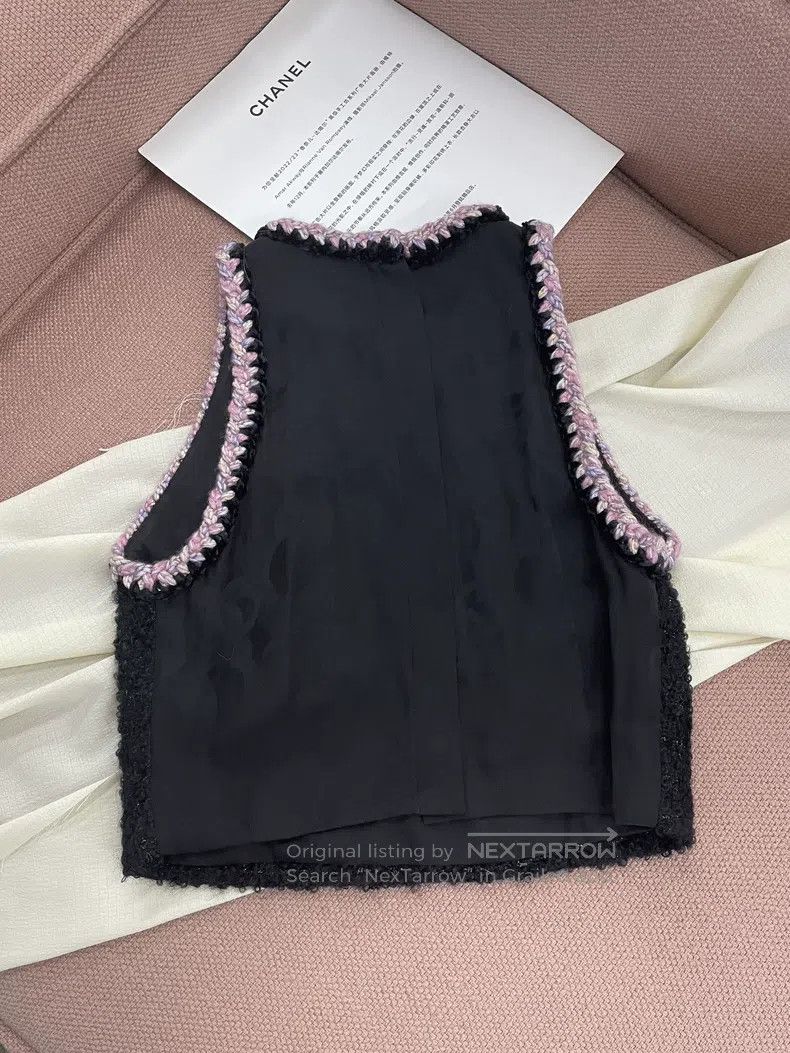 Chanel Chanel 24K pink rolled-edged black tweed vest Size XS / US 0-2 / IT 36-38 - 3 Thumbnail