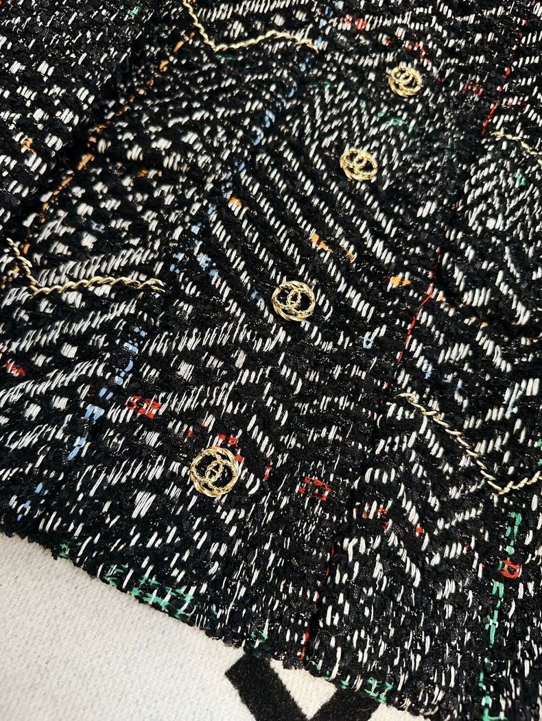 Chanel Chanel 23b black round-neck four-pocket jacket Size XS / US 0-2 / IT 36-38 - 4 Thumbnail