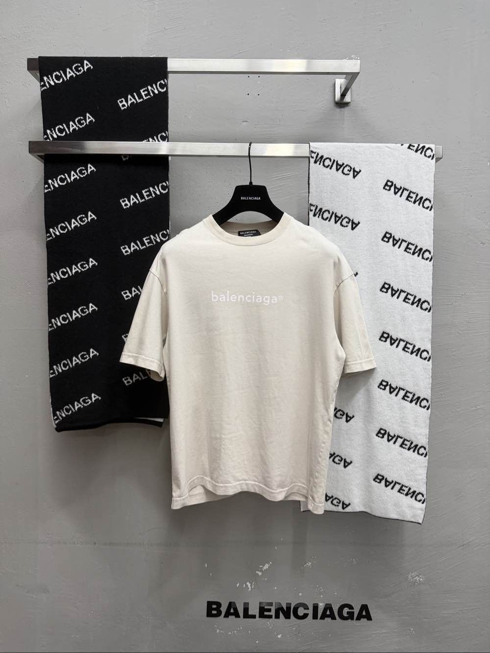 Balenciaga Balenciaga Logo Print T-Shirt Size M Size US M / EU 48-50 / 2 - 1 Thumbnail