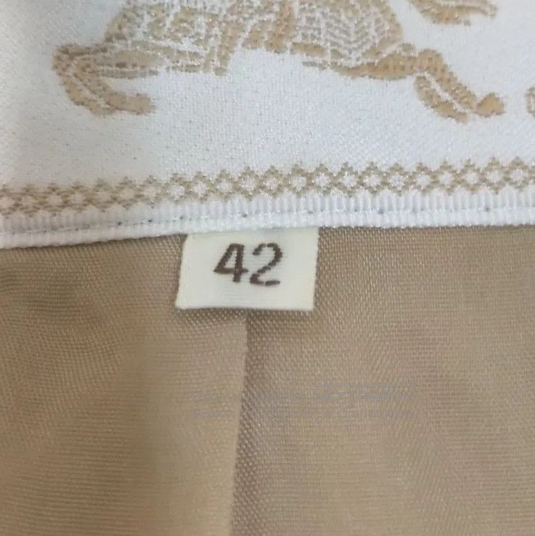 Burberry Burberry Classic Beige Button. Size US L / EU 52-54 / 3 - 7 Thumbnail