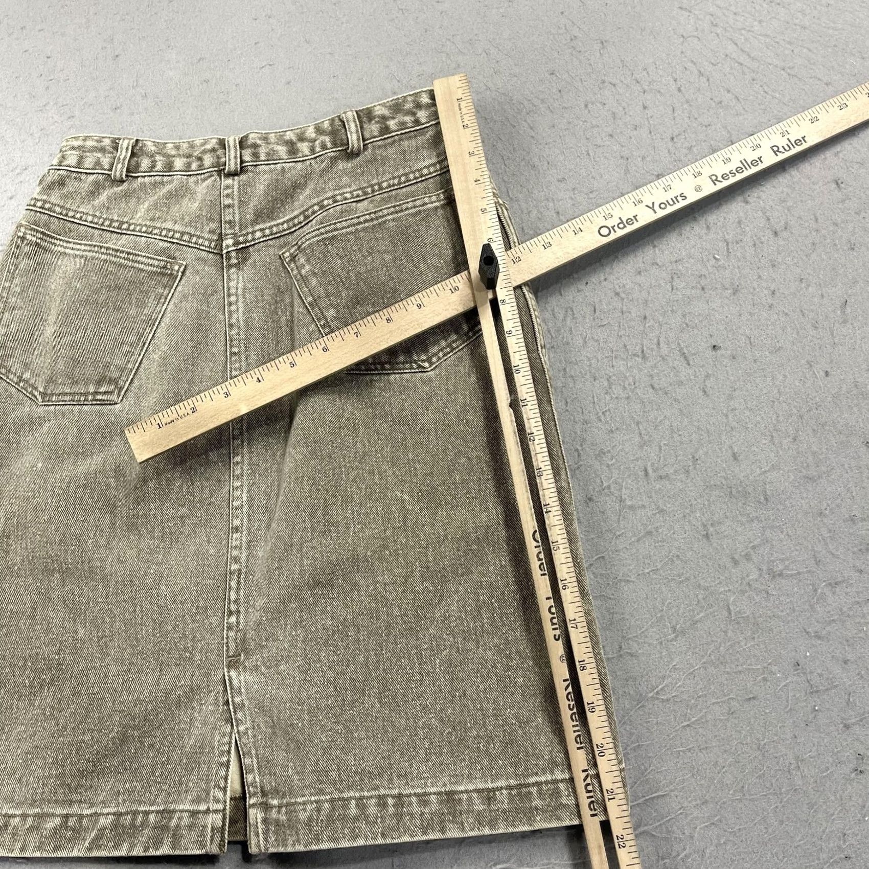 Banana Republic VINTAGE Banana Republic Skirt Womens 8 Gray Denim A-Line Knee Length 80s 90s Casual Slit Pockets Button Cap Notes: Cotton, Zip Mens Womens Girls Boys Size 30" / US 8 / IT 44 - 7 Thumbnail
