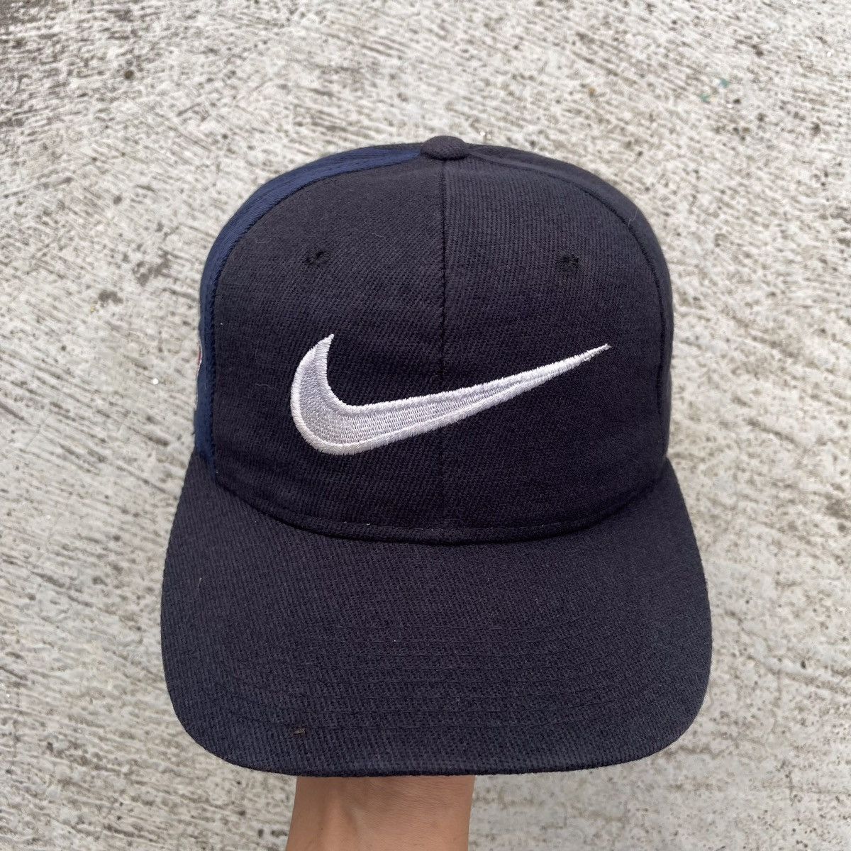 Nike Nike vintage with stylish logo strap Size ONE SIZE - 1 Thumbnail
