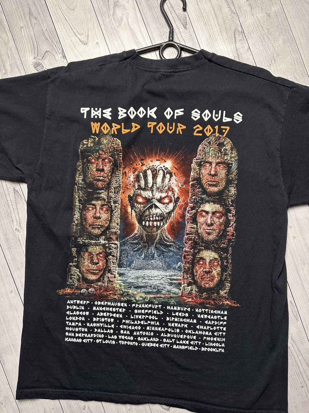 Band Tees × Iron Maiden × Vintage Vintage Iron Maiden rock tour tee 2017 size L Size US L / EU 52-54 / 3 - 4 Thumbnail