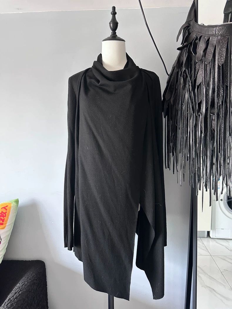 HELMUT LANG sizeP A wool cardigan with irregular patterns