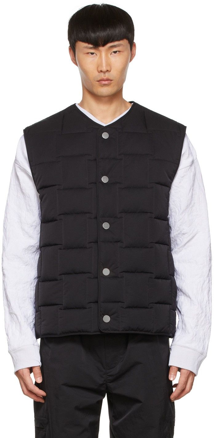Bottega Veneta Gilet Intreccio Padded Tech Nylon Button On Vest Size US L / EU 52-54 / 3 - 1 Thumbnail
