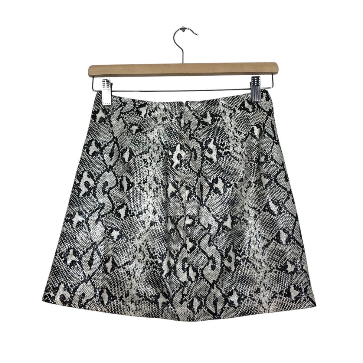 Japanese Brand X-Girl Snake Print Mini Skirt w/ Front Zip Pocket Size 24" / US 00 / IT 34 - 9 Thumbnail