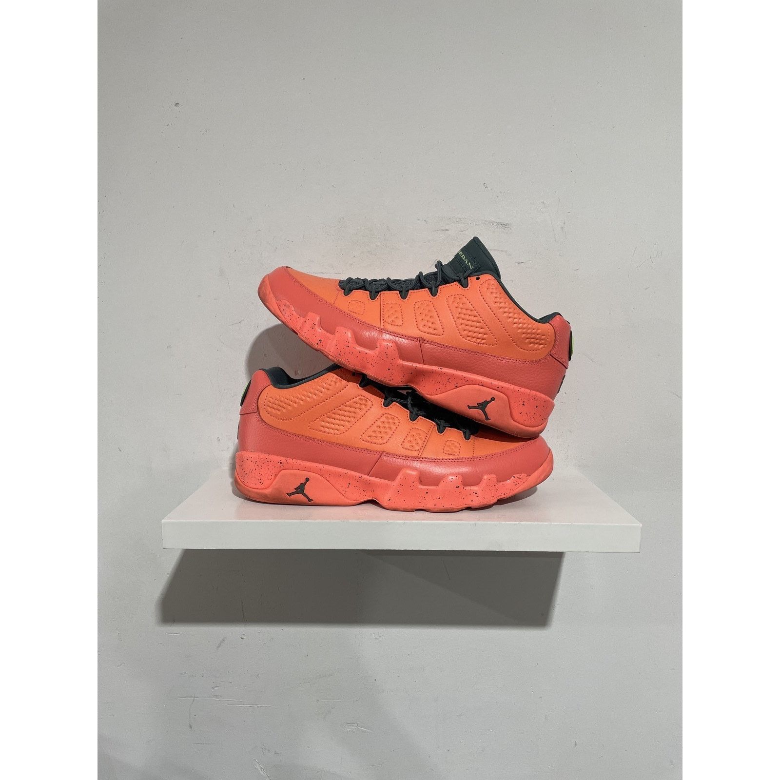 Jordan Brand NIKE JORDAN 9 LOW BRIGHT MANGO SIZE 11 PREOWNED Size US 11 / EU 44 - 1 Thumbnail
