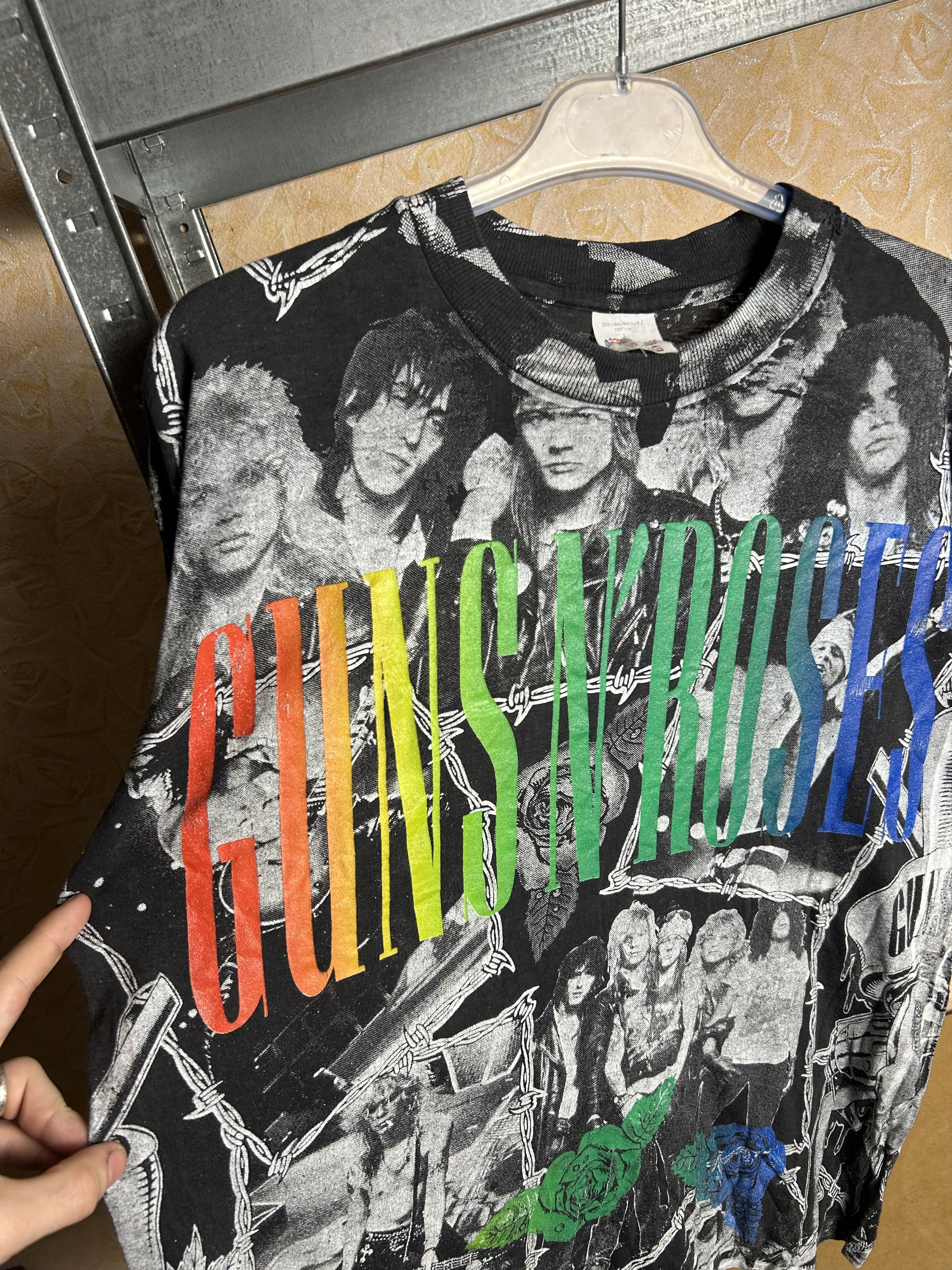 Band Tees Vintage 90s Guns n Roses All Over Print Rock Band T-shirt Size US L / EU 52-54 / 3 - 4 Thumbnail