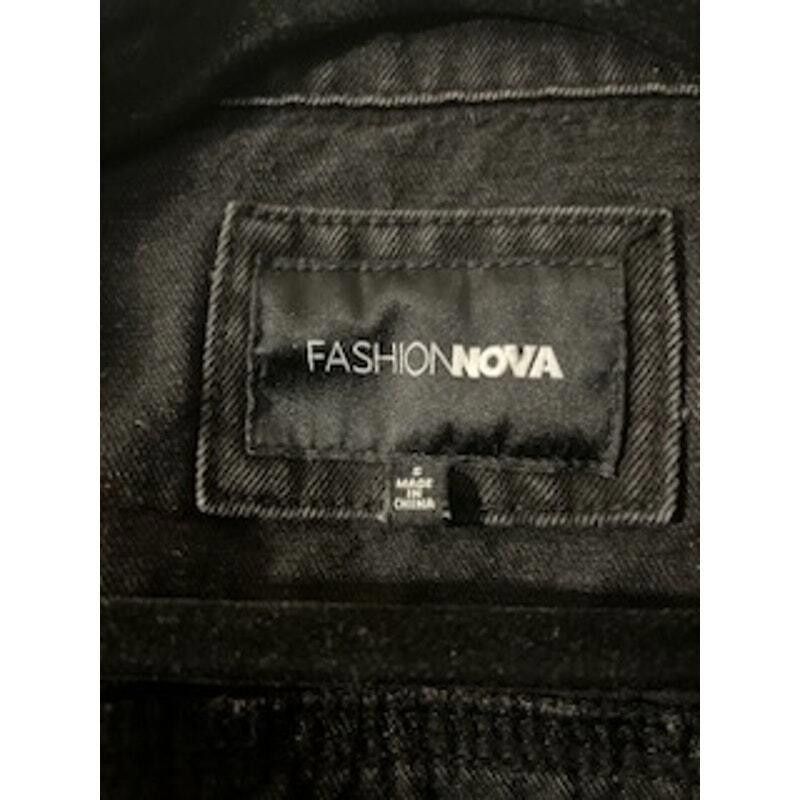 Fashion Nova Fashion Nova Black Cropped Denim Jacket sz SM Size S / US 4 / IT 40 - 3 Thumbnail