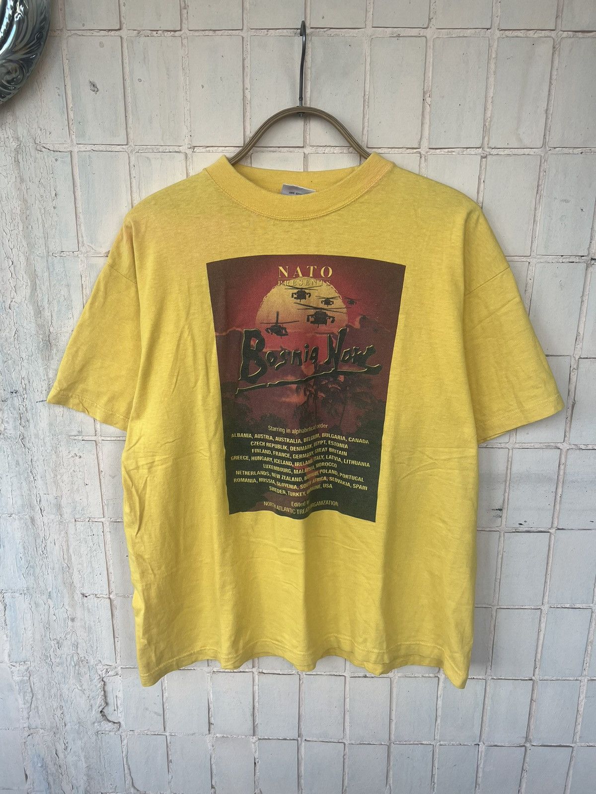 Other Vintage Bosnia Now Tee Shirts Size US L / EU 52-54 / 3 - 1 Thumbnail