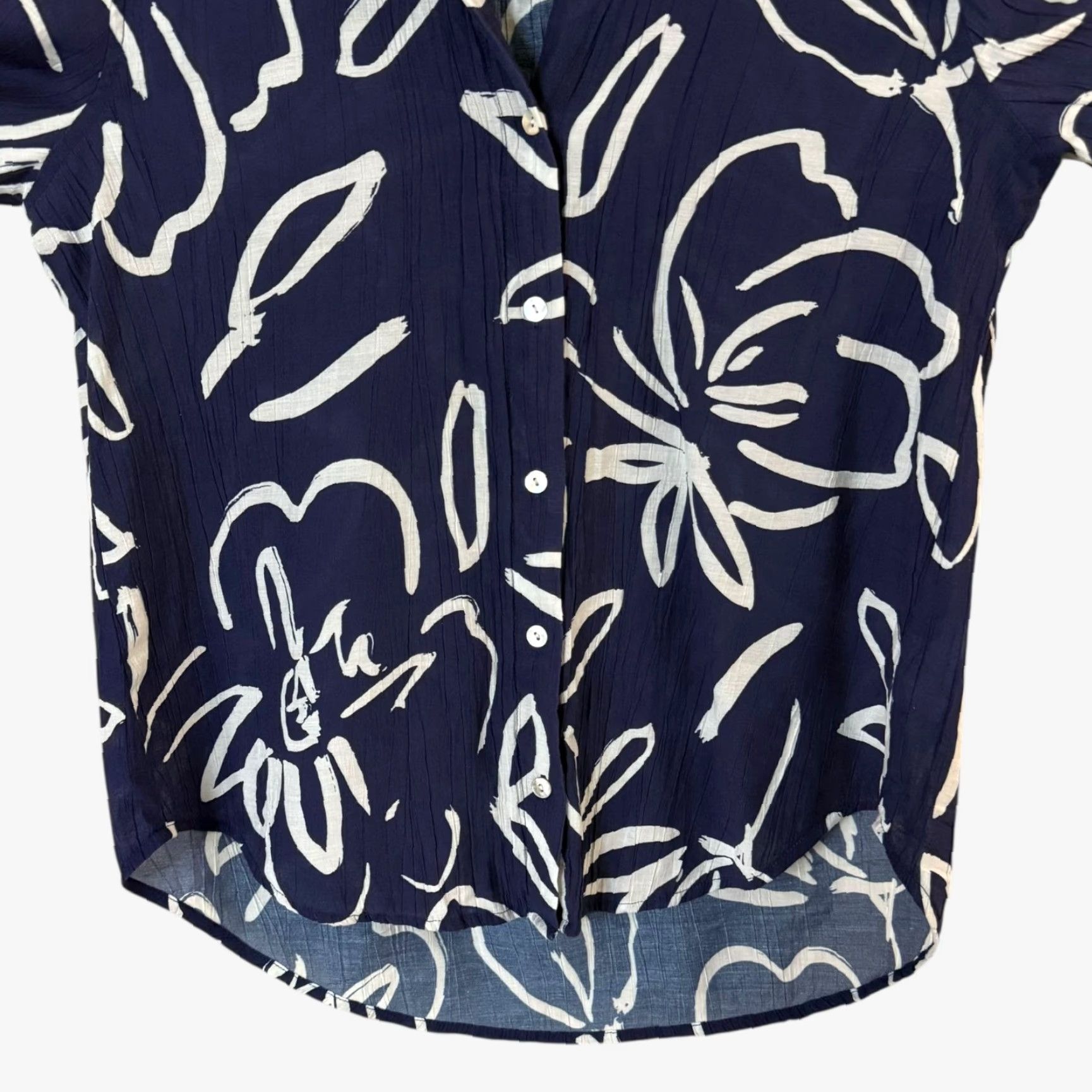 Anthropologie Cloth & Stone Anthropologie Floral Button-Up Shirt Blouse Blue Women's Medium Size M / US 6-8 / IT 42-44 - 6 Thumbnail