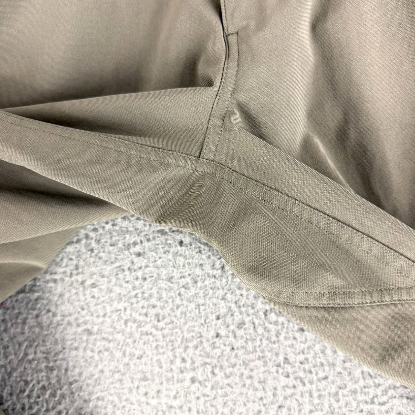 Lululemon Lululemon Commission Pants Mens 36 Olive Warpstreme Straight Leg Pants 36 Regular Olive Green Casual Business Travel Size US 36 / EU 52 - 4 Thumbnail