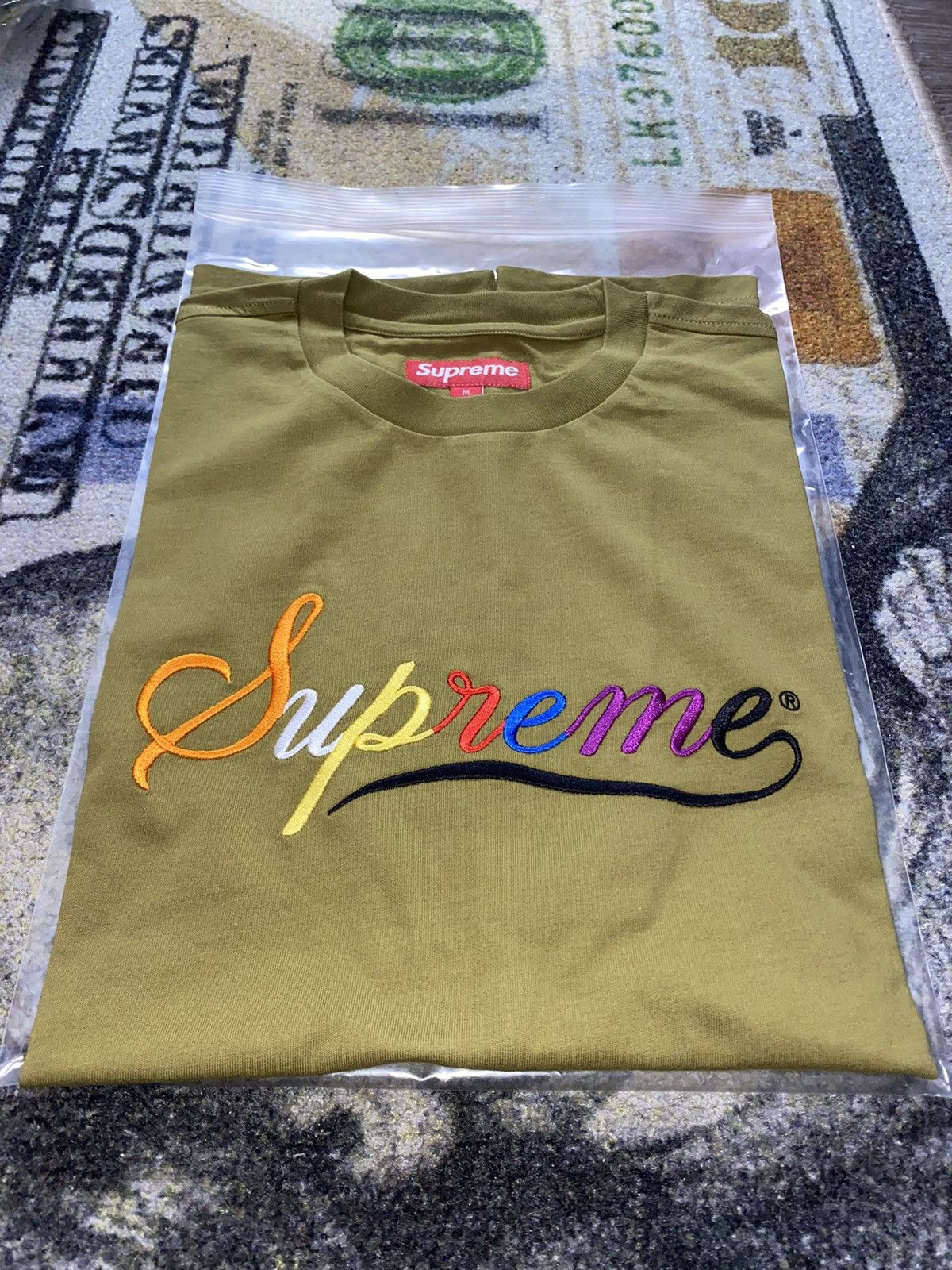 Supreme Supreme Cursive S/S Top Olive Size US M / EU 48-50 / 2 - 1 Thumbnail