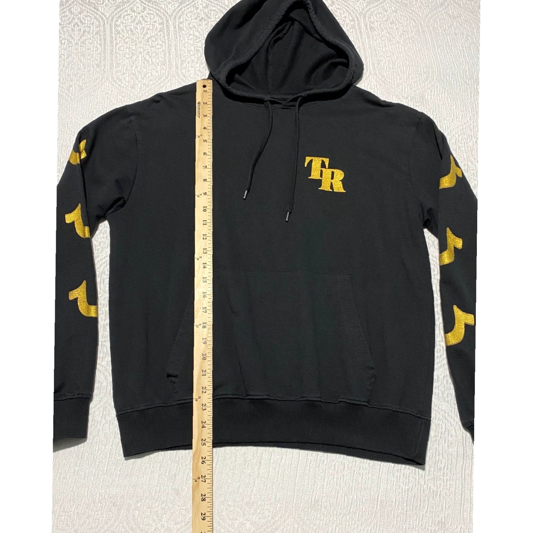 True Religion TRUE RELIGION Black Gold Logo Hoodie Sweatshirt Pullover Mens Large Black Gold Logo Graphic Print Hooded Pockets Crew Neck Long Sleeve Fall Winter Size US L / EU 52-54 / 3 - 5 Thumbnail