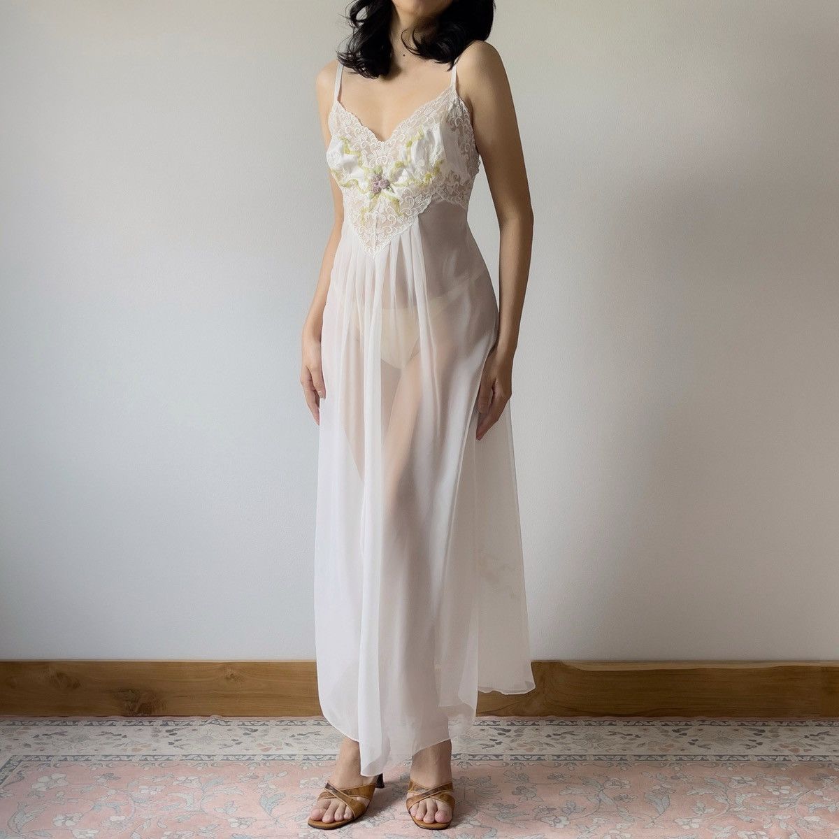Victoria's Secret × Vintage Romantic White Chiffon Sheer Slip Gown (S-M) Size M / US 6-8 / IT 42-44 - 3 Thumbnail