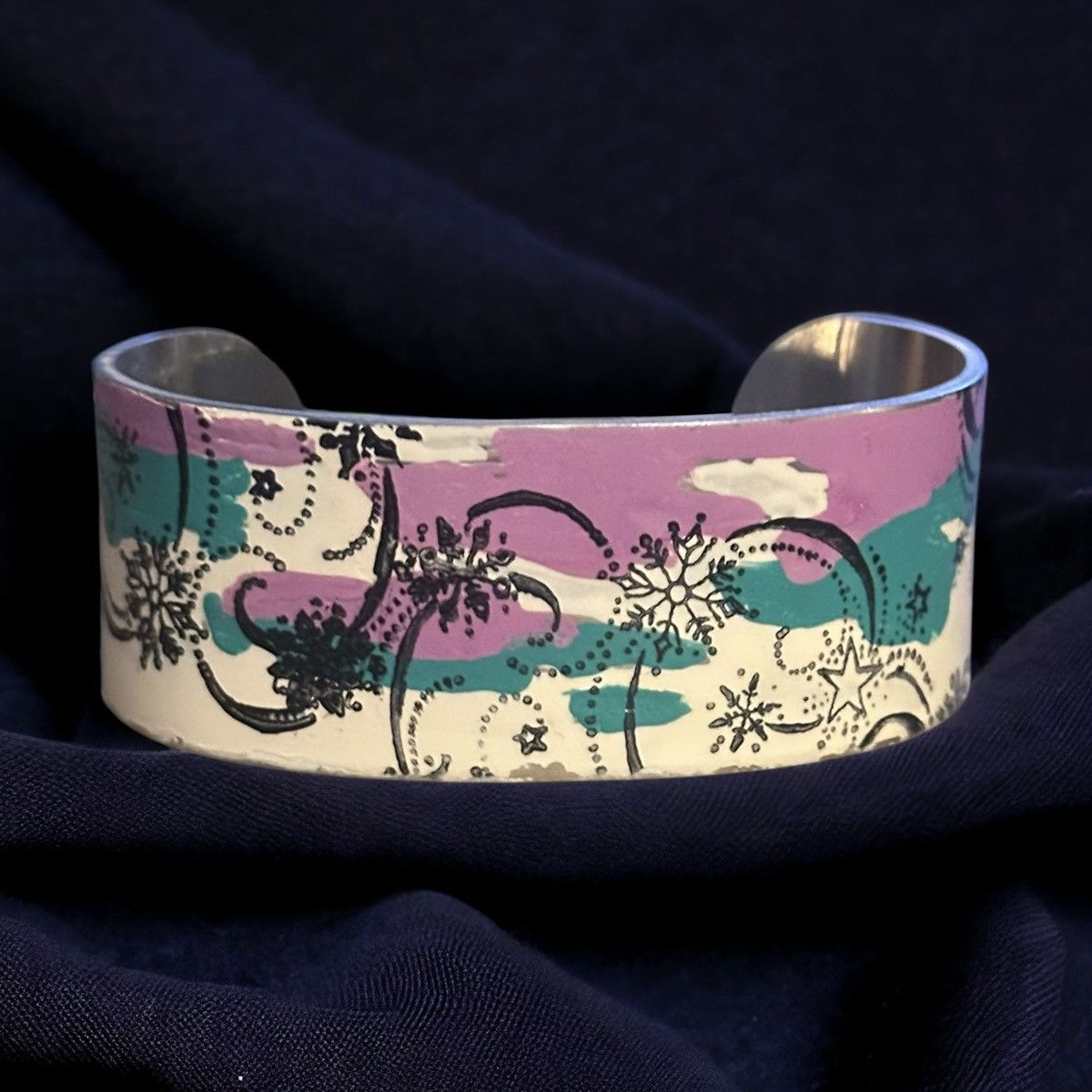 Other Colorful snowflake print wide cuff bracelet Size ONE SIZE - 1 Thumbnail