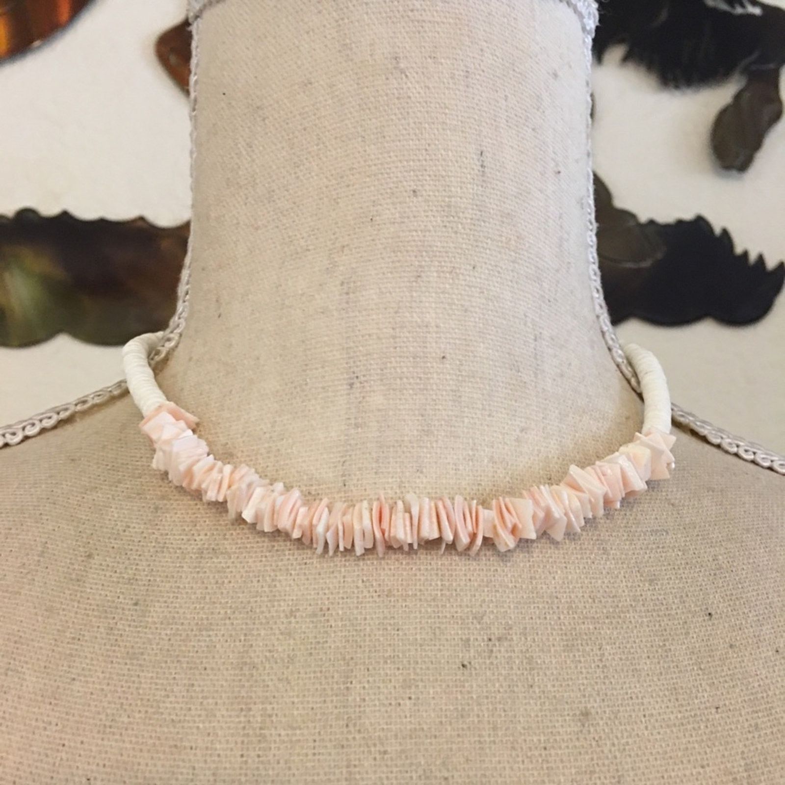 Vintage Vintage coral chip choker style necklace Size ONE SIZE - 1 Thumbnail
