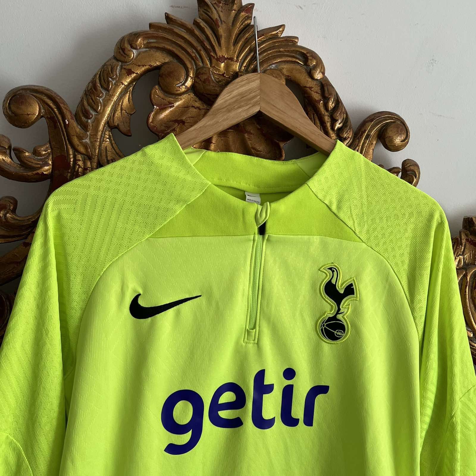 Nike Nike Tottenham Hotspur Jersey 2022 Neon Football tee Sz S Size US S / EU 44-46 / 1 - 2 Thumbnail