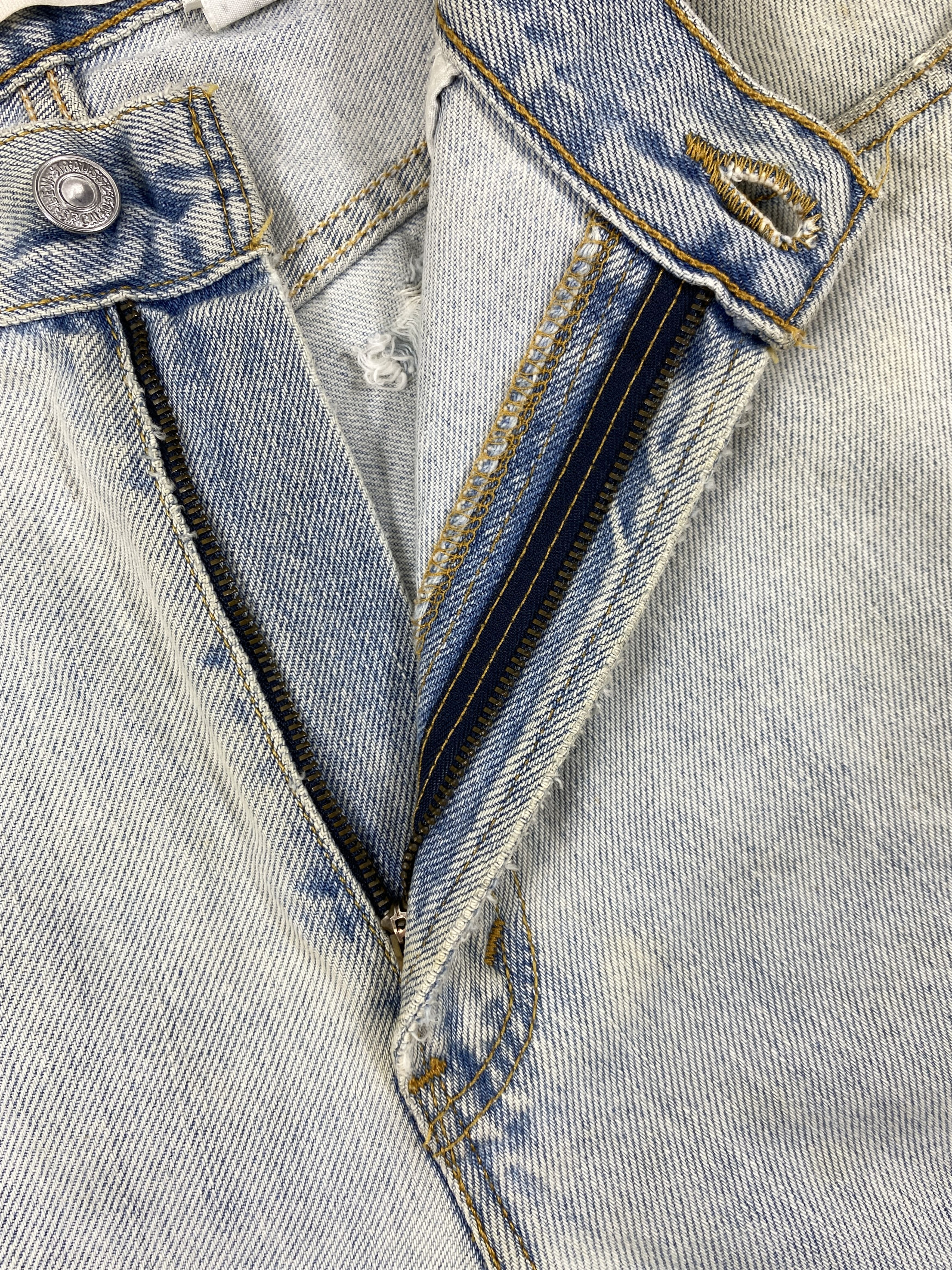 Levi's Light Wash Vintage Levi's 560 Jeans 35x32 Denim -JN1024 Size US 35 - 6 Thumbnail