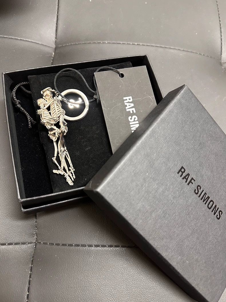 Raf simons 2022Fw Kiss Skull Key Ring 2502-Nextarrow