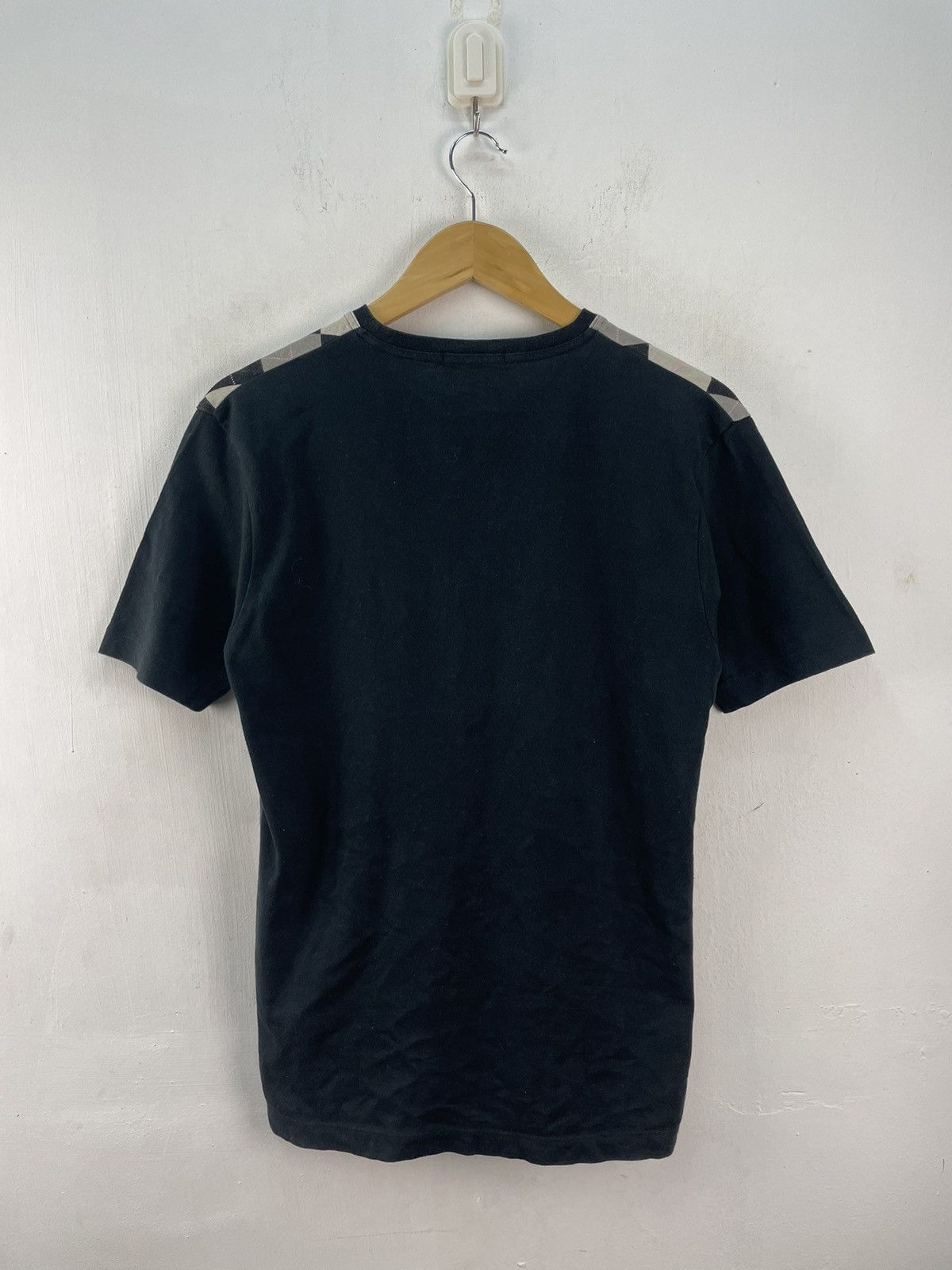 Burberry Vintage Burberry Tshirt Checked Plaid Size M Size US M / EU 48-50 / 2 - 5 Thumbnail