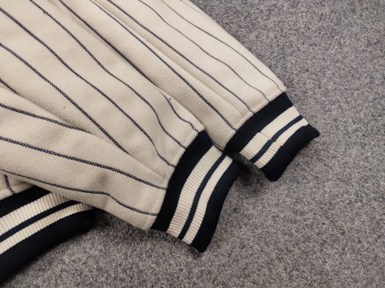 Other Vintage Chicago USA Champions Logo Patch Beige Bomber Jacket Size US S / EU 44-46 / 1 - 13 Thumbnail