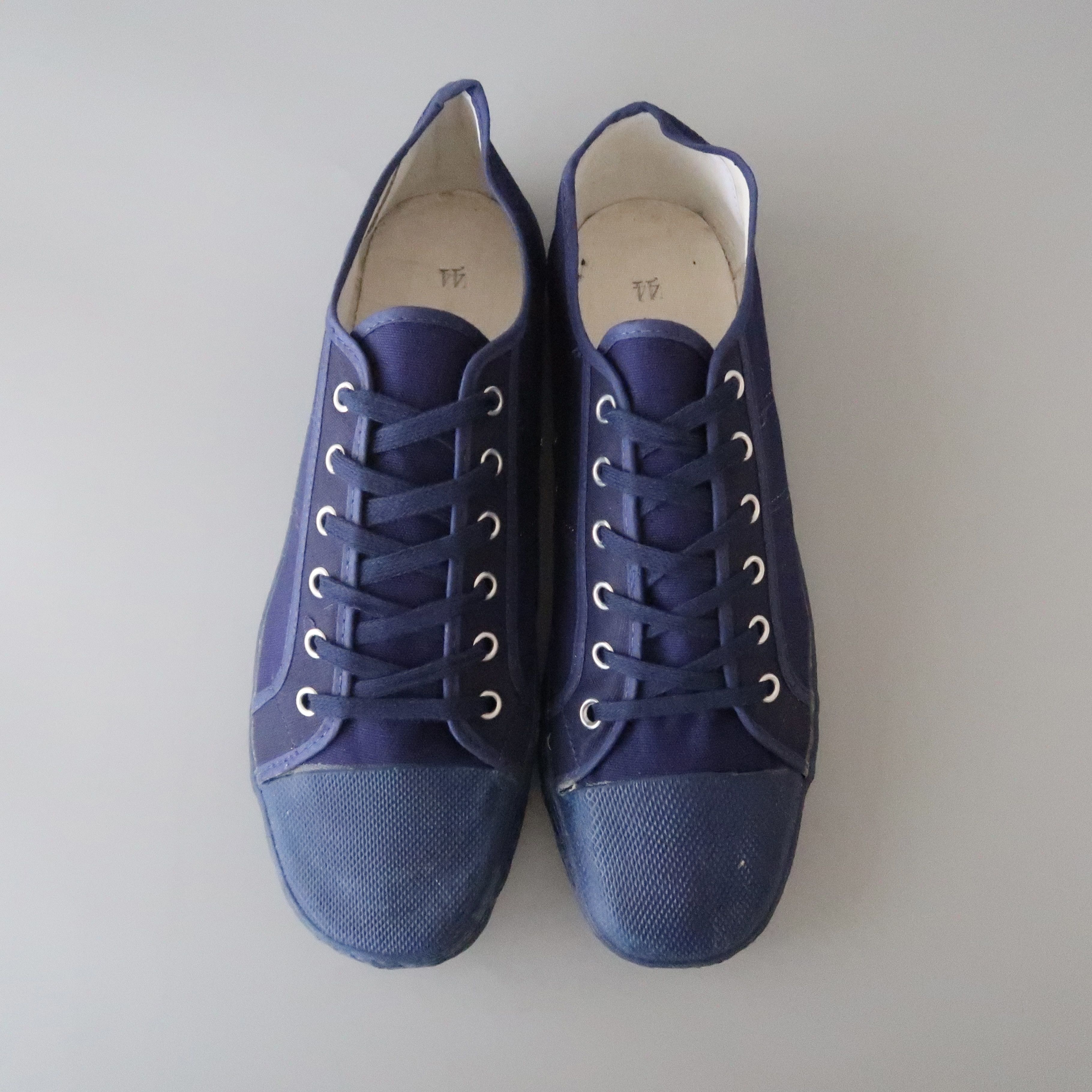 Vintage DEADSTOCK, VTG 1970s Swedish Army gym trainers size 44 Size US 10 / EU 43 - 1 Thumbnail