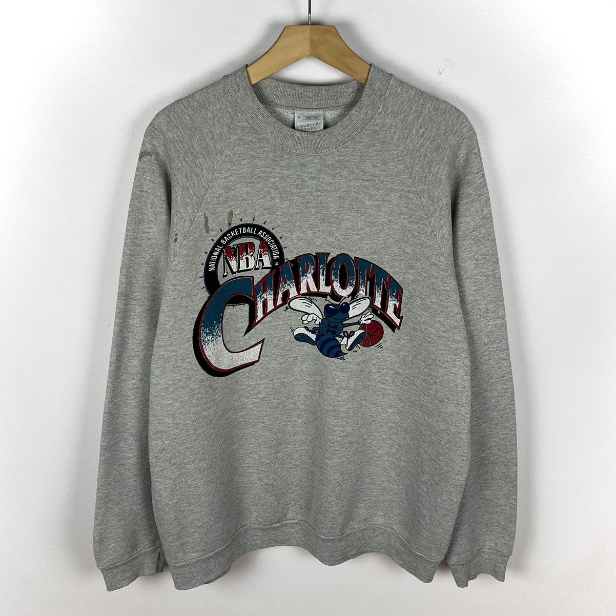 NBA Vintage Charlotte Hornets NBA big logo sweatshirt 90’s Size US XL / EU 56 / 4 - 1 Thumbnail