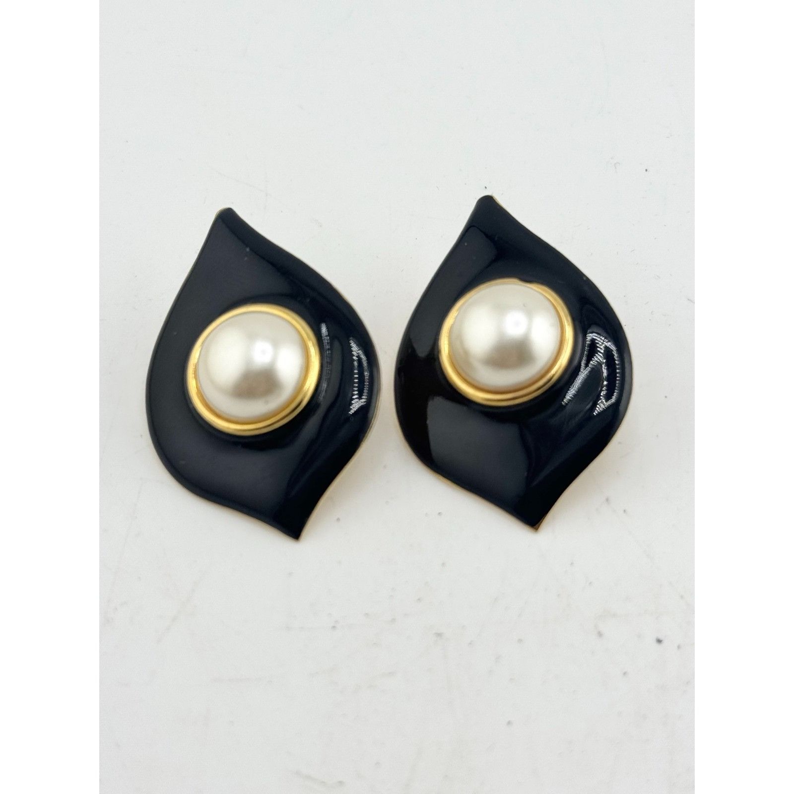 Vintage Black enamel faux pearl vintage earrings Size ONE SIZE - 3 Thumbnail