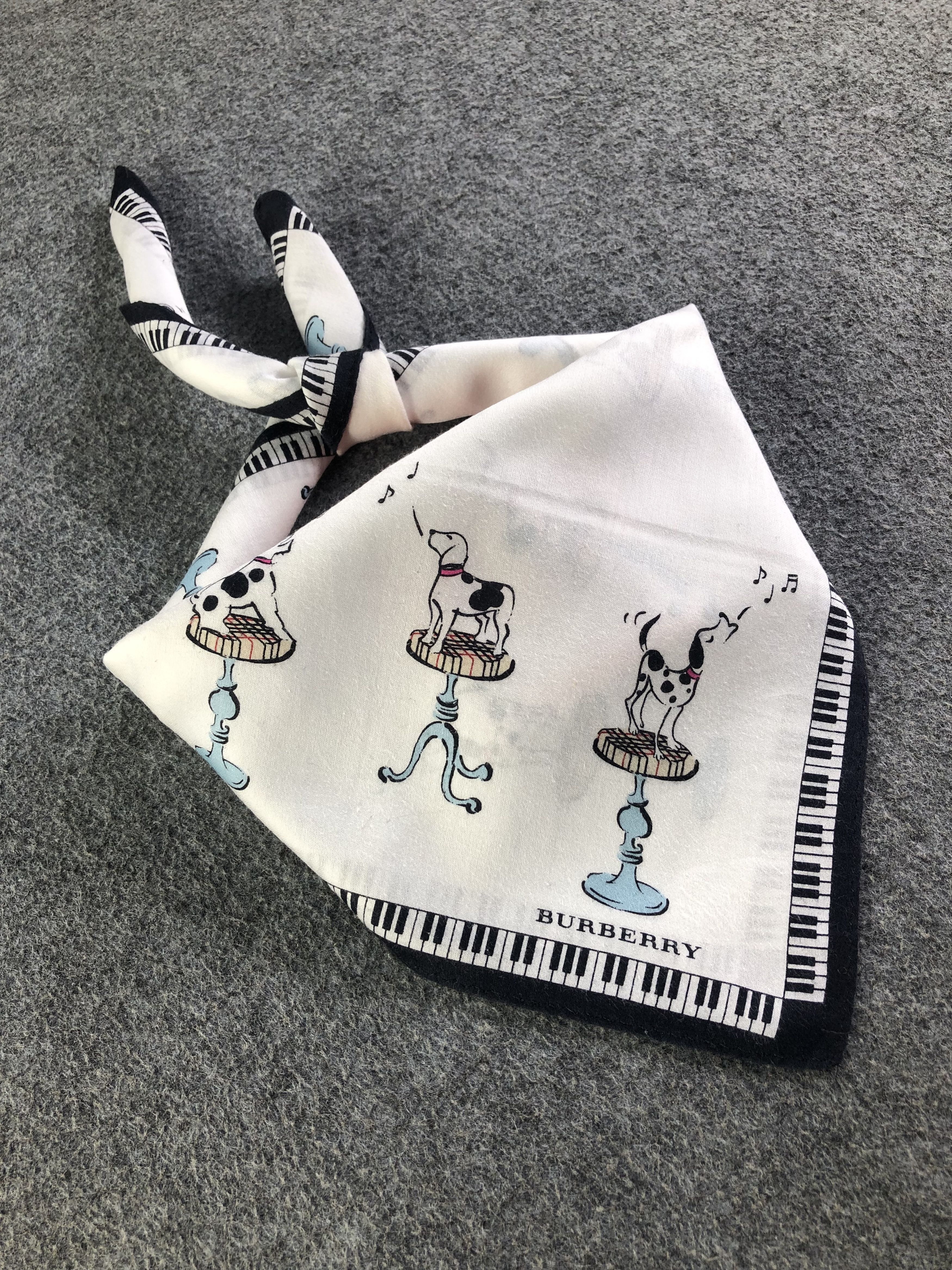Burberry Burberry Handkerchief / Bandana / Neckerchief C400 Size ONE SIZE - 1 Thumbnail