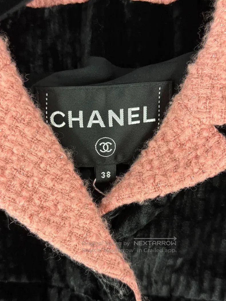 Chanel Chanel 22B pink collar black velvet mid-length jacket Size XS / US 0-2 / IT 36-38 - 4 Thumbnail