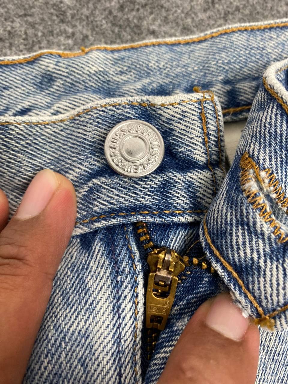 Levi's vintage levis 505 lightwash denim usa Size US 37 - 9 Thumbnail