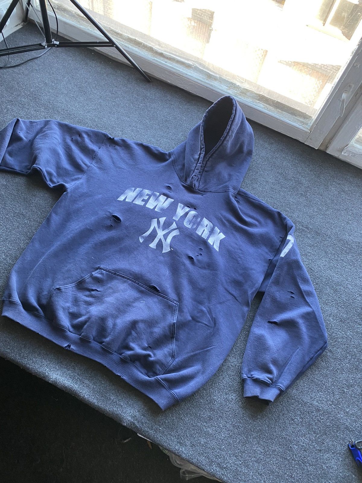 New York Yankees 🔥New York Yankees Vntg Distressed Hoodie mens xl rare Size US XL / EU 56 / 4 - 2 Thumbnail
