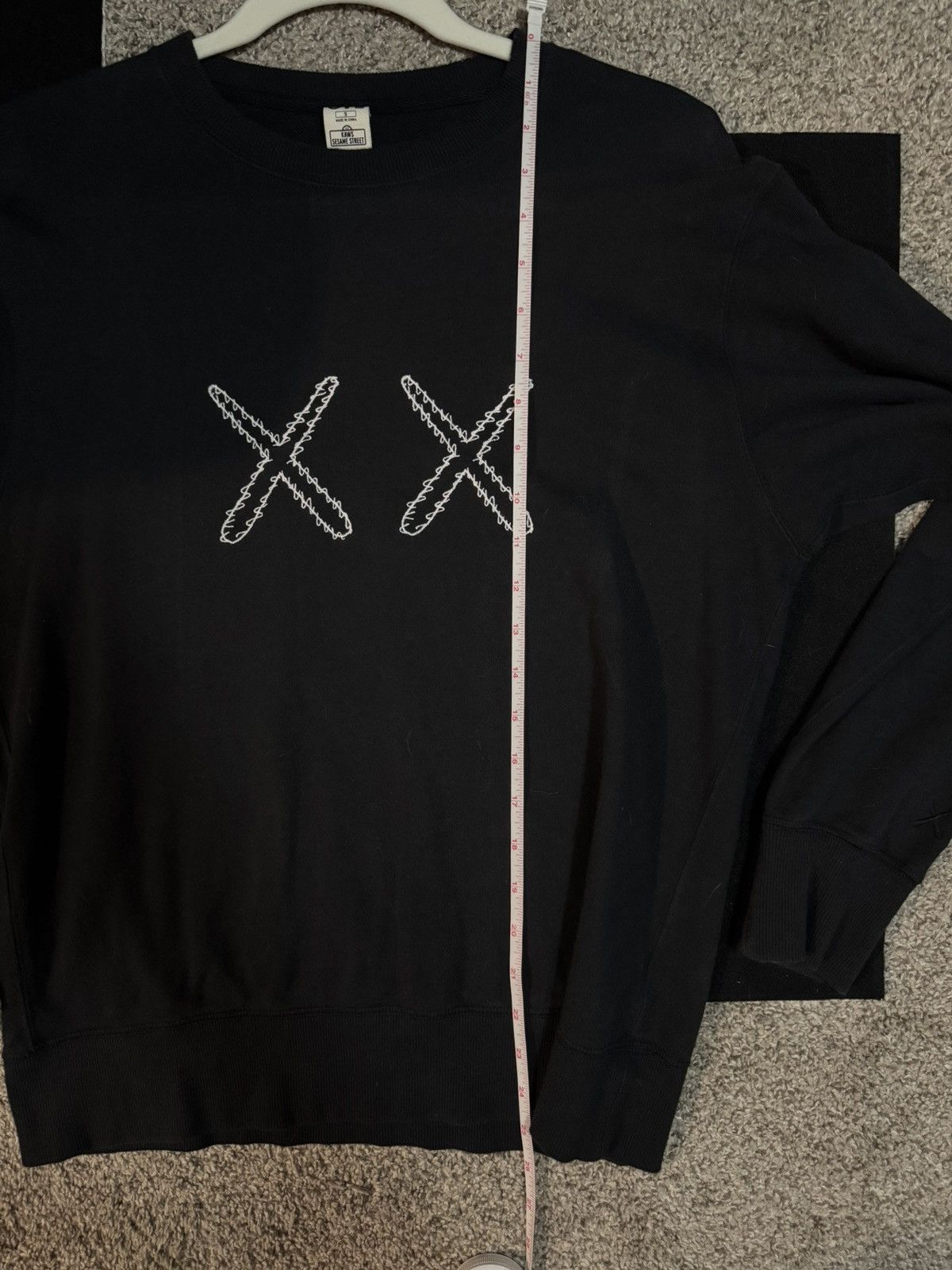 Kaws × Uniqlo Uniqulo x Kaws x Sesame Street Sweatshirt Size US S / EU 44-46 / 1 - 4 Thumbnail
