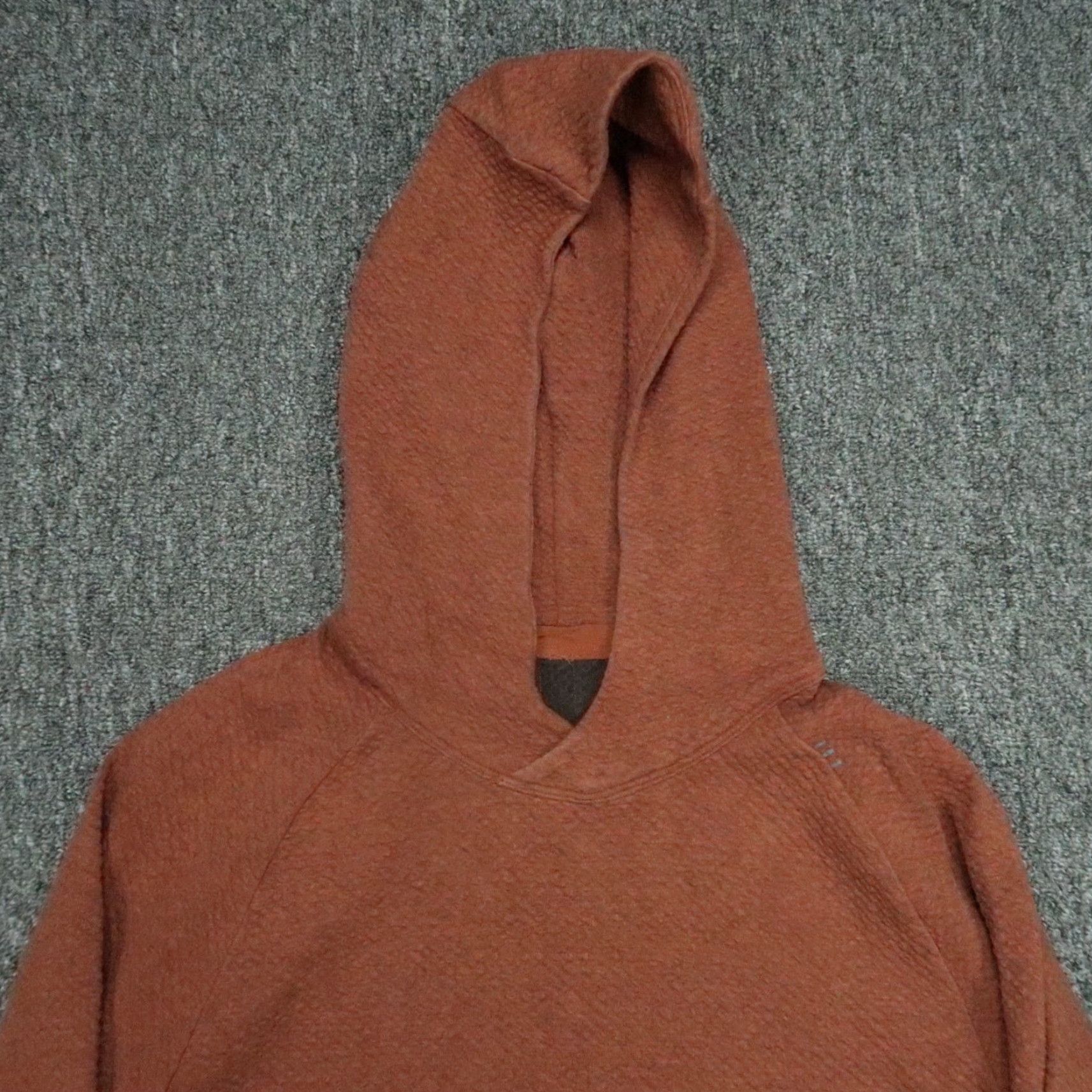 Lululemon Lululemon Hoodie Mens Small Rust Orange At Ease Pullover Long Sleeve Performance Shirt Size US S / EU 44-46 / 1 - 2 Thumbnail