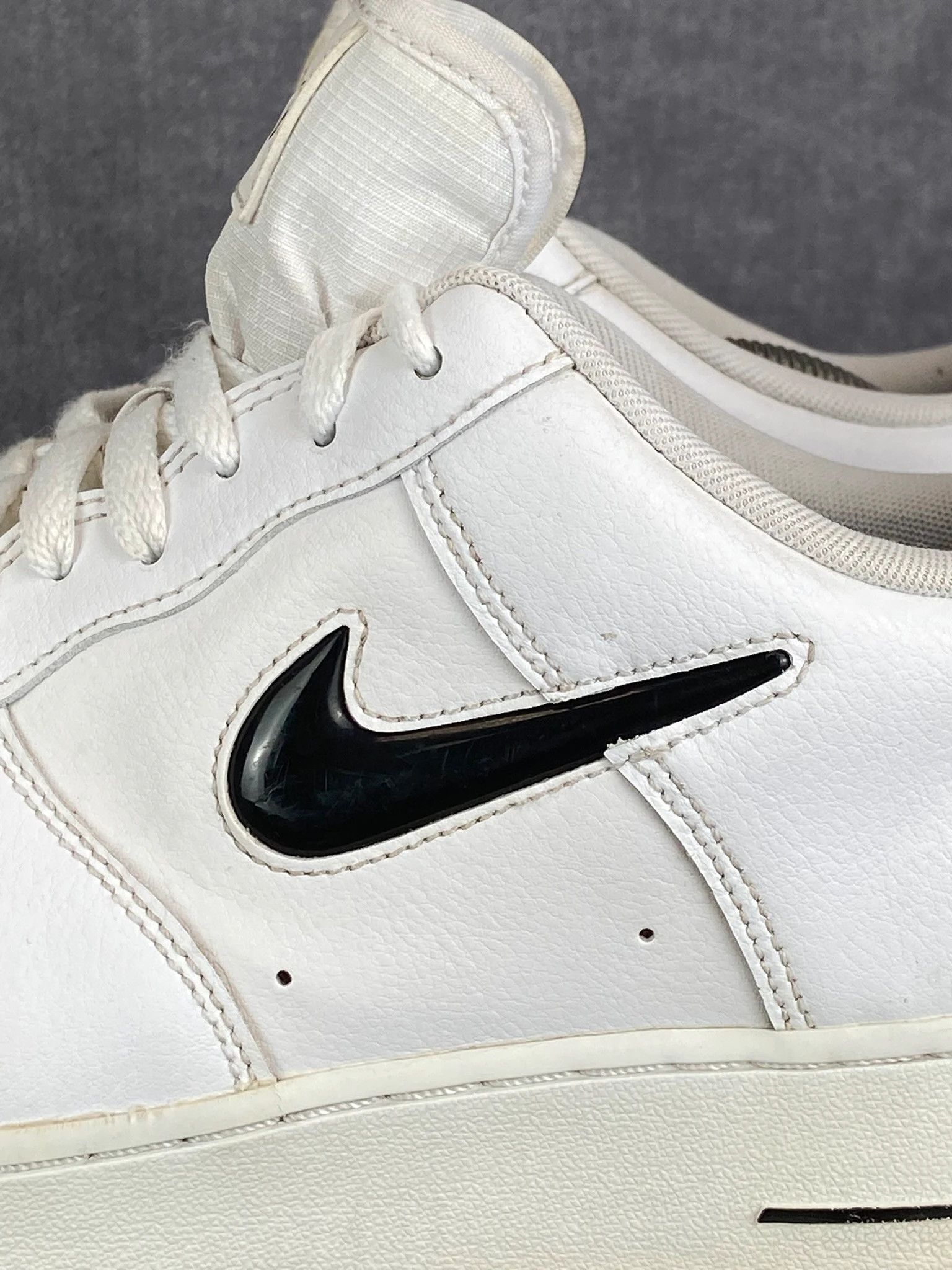 Nike Nike Air Force 1 white sneakers with black swoosh Size US 13 / EU 46 - 4 Thumbnail