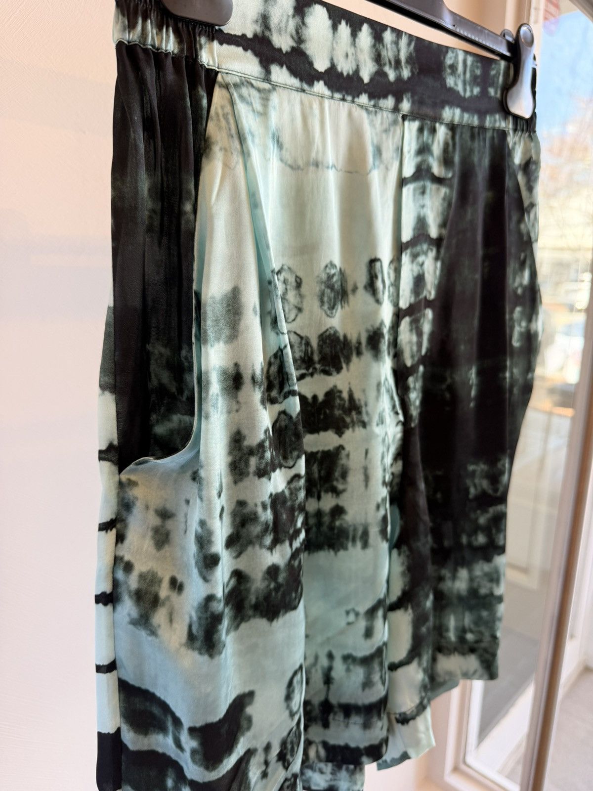Other DELOS Printed Shorts Turquoise Shibori Tie Dye Size M Size US 31 - 2 Thumbnail