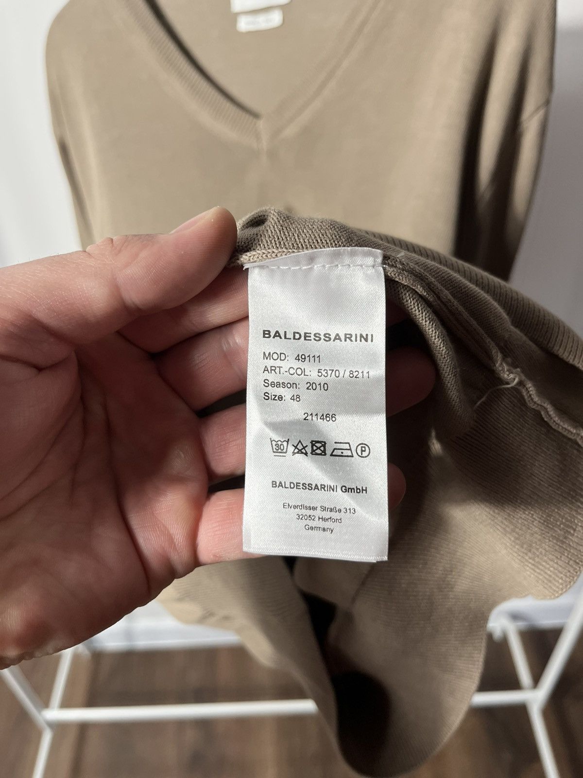 Baldessarini Baldessarini V-Neck Taupe Knit Sweater Made in Italy Size 48 Size US M / EU 48-50 / 2 - 6 Thumbnail